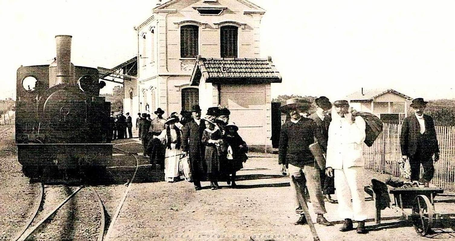1614- Fort-de-l'eau - Arrivee2 d'un train.jpg